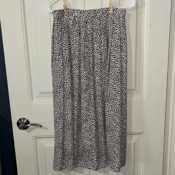 Fully lined skirt - Picture 3 of 6